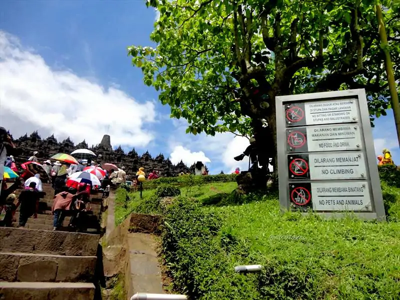 10 Hal Yang Tidak Boleh Dilakukan di Tempat Wisata
