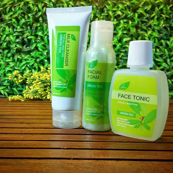 Cegah Komedo & Jerawat Ringan Dengan Larissa Green Tea Series
