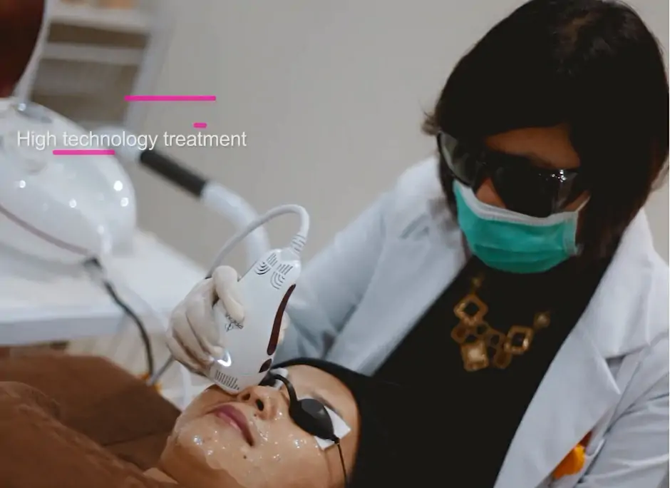 Lawan Jerawat, Flek Hitam, Bopeng dan Kerutan dengan IPL Treatments