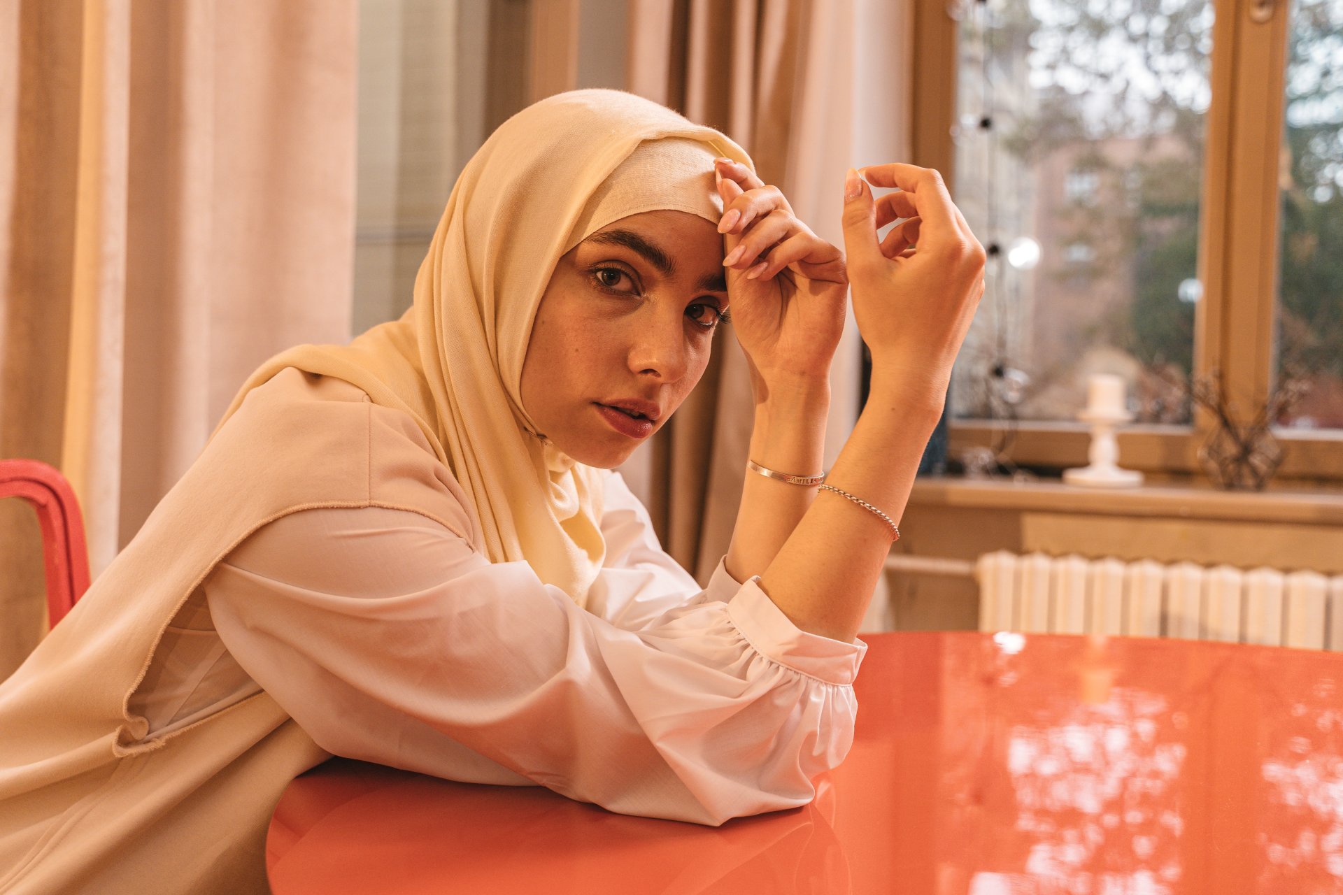 5 Cara Merawat Rambut Berhijab Agar Tetap Segar