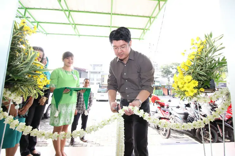 GRAND OPENING LARISSA COLOMADU, KARANGANYAR